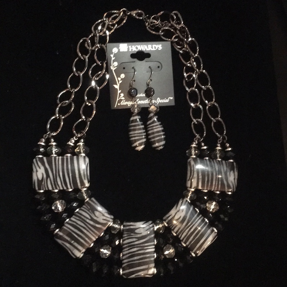 Necklace and earring set